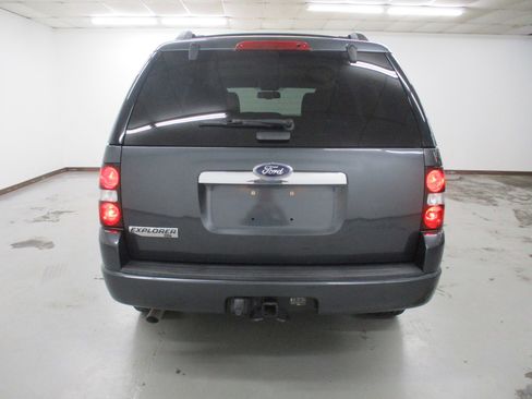 Used 2010 Ford Explorer XLT image 5