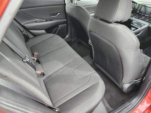 Used 2022 Hyundai Elantra SEL w/ Convenience Package FWD image 21
