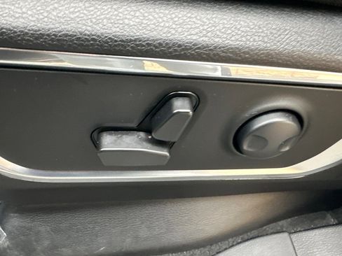 Used 2025 RAM 1500 Laramie image 12