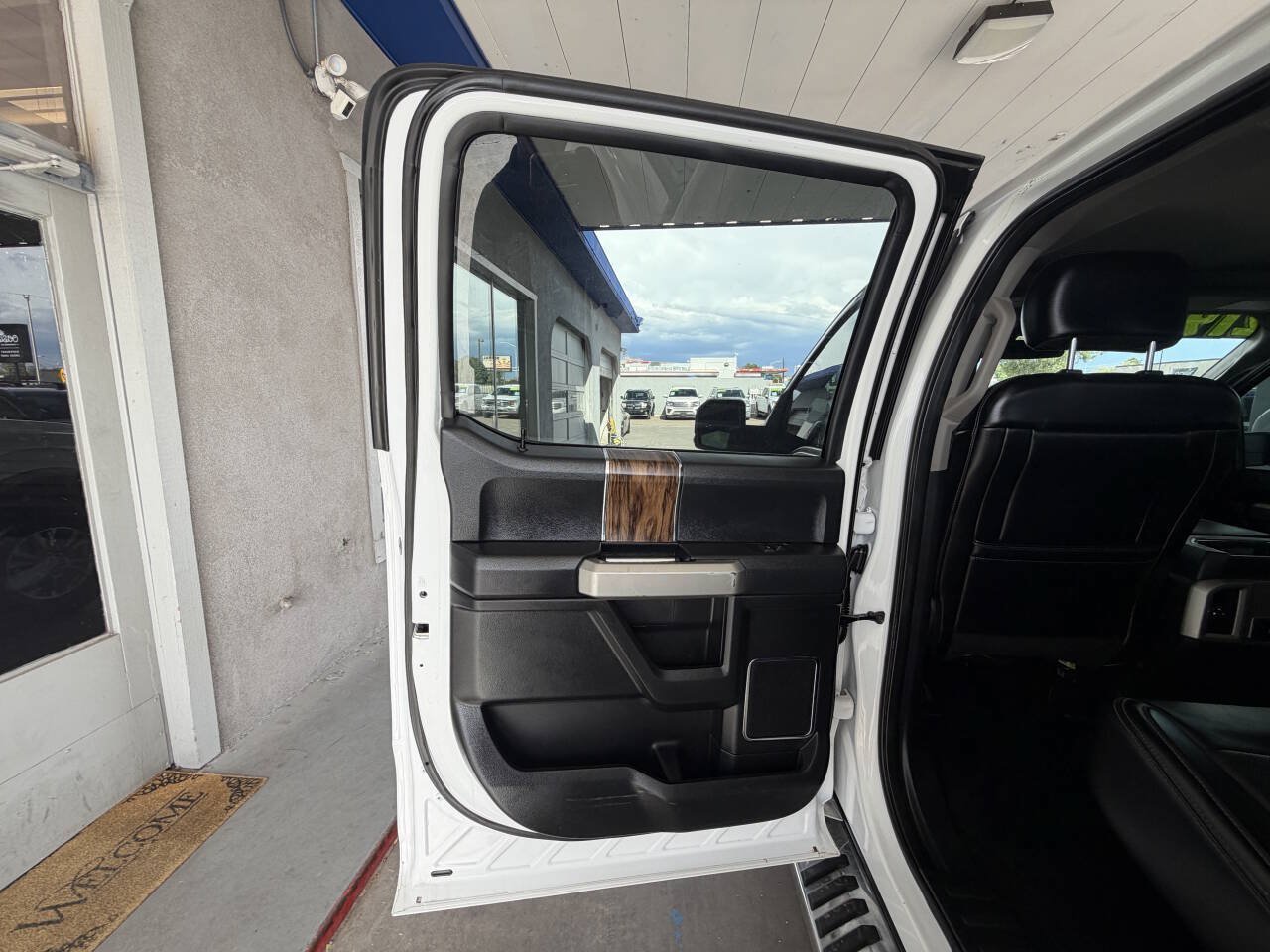 Used 2019 Ford F150 Lariat w/ Equipment Group 501A Mid AWD/4WD image 10