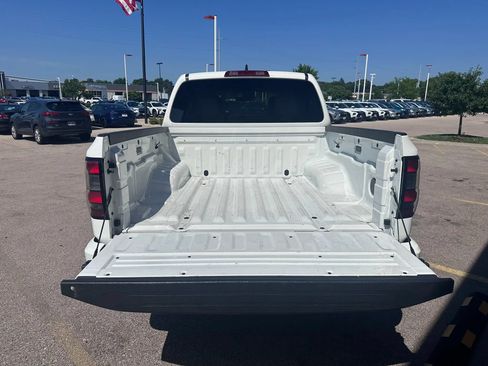 Used 2023 Nissan Frontier SV w/ Tow Package AWD/4WD image 7