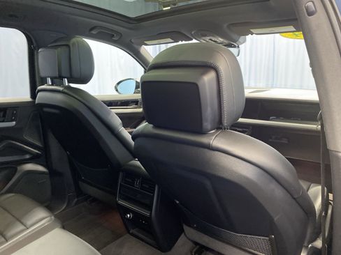 Used 2024 Porsche Cayenne image 42