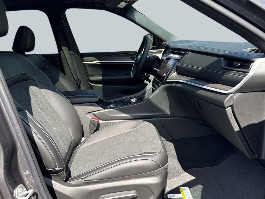 New 2026 Jeep Grand Cherokee Altitude RWD image 37