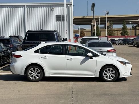 Used 2024 Toyota Corolla LE FWD image 3