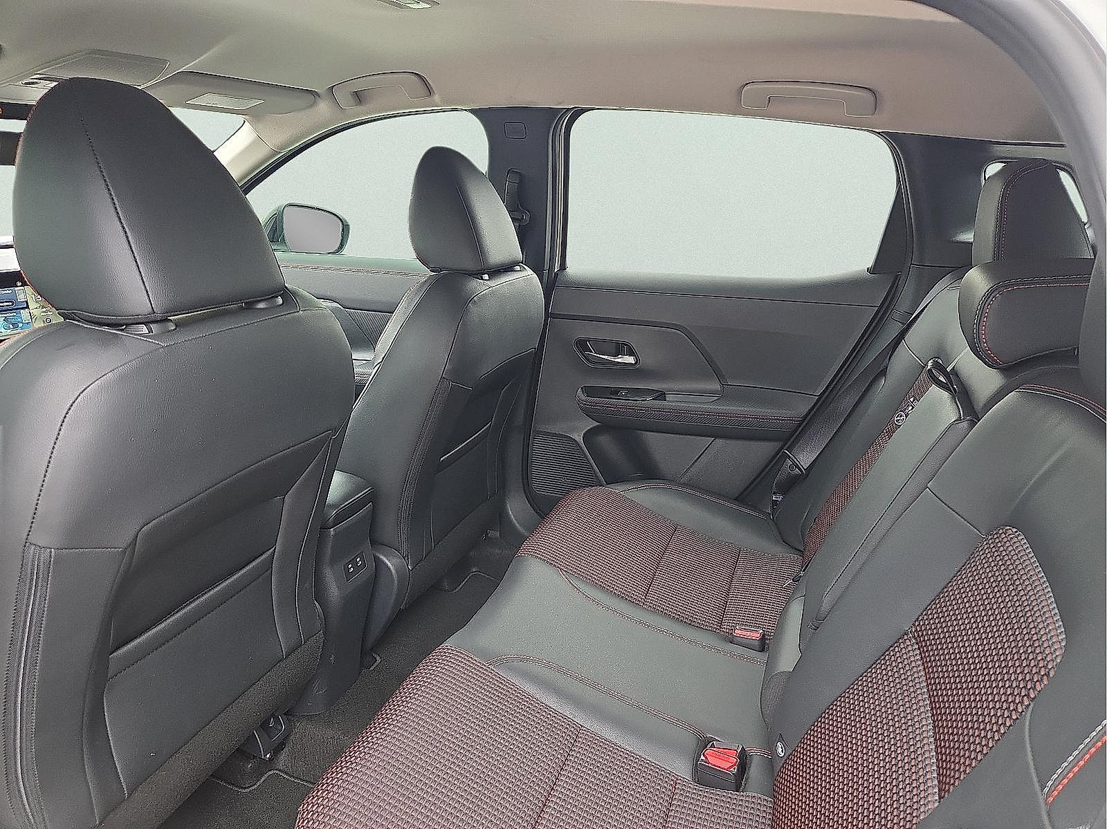 Used 2025 Nissan Kicks SR AWD/4WD image 10