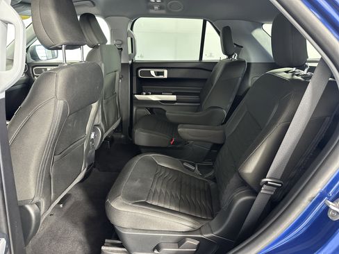 Used 2021 Ford Explorer XLT image 6