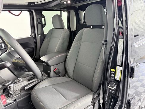 Used 2024 Jeep Gladiator Sport image 10