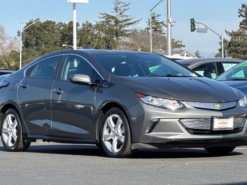 Used 2017 Chevrolet Volt LT image 2