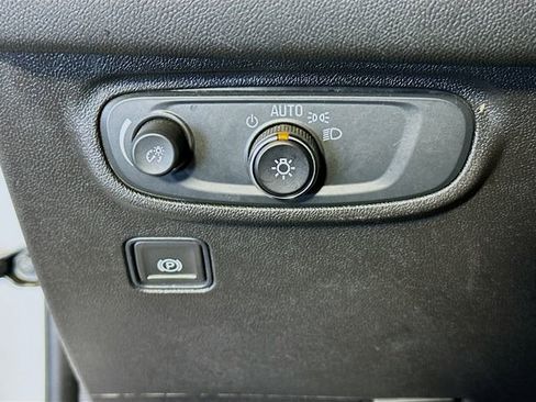 Used 2024 GMC Terrain SLE image 11