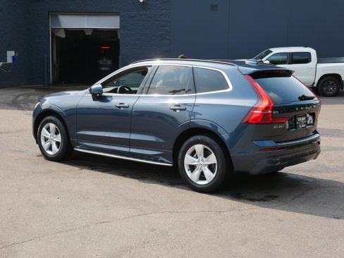 Used 2022 Volvo XC60 B5 Momentum AWD/4WD image 5