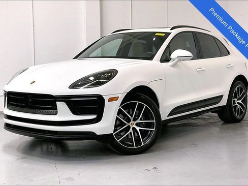 Used 2025 Porsche Macan AWD/4WD image 3