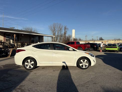 Used 2013 Hyundai Elantra GLS w/ Preferred Pkg image 2