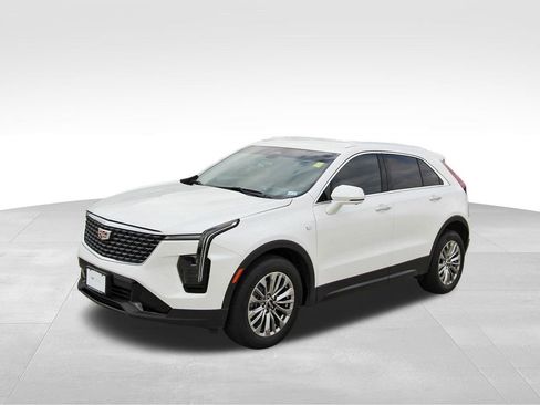 Used 2024 Cadillac XT4 Premium Luxury w/ Active Safety Package image 2