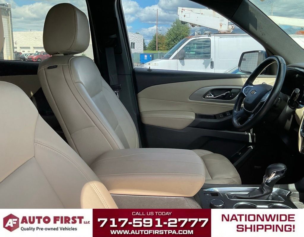 Used 2023 Chevrolet Traverse LT w/ LT Premium Package AWD/4WD image 21