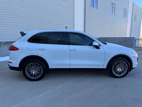 Used 2015 Porsche Cayenne S image 2