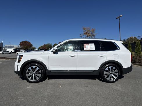 Used 2022 Kia Telluride EX w/ EX Premium Package image 7