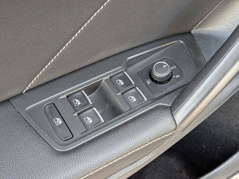 Used 2022 Volkswagen Tiguan SE image 13