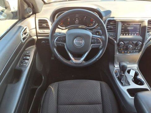 Used 2021 Jeep Grand Cherokee Laredo image 21