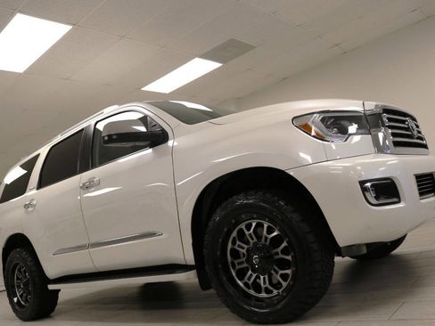 Used 2020 Toyota Sequoia Platinum image 10