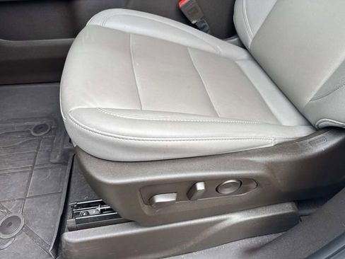 Used 2024 Chevrolet Tahoe Z71 w/ Luxury Package AWD/4WD image 22