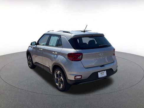 Used 2025 Hyundai Venue SEL FWD image 10