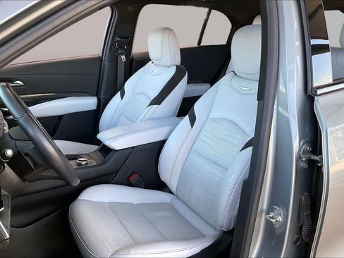 Used 2024 Cadillac XT4 Sport FWD image 9
