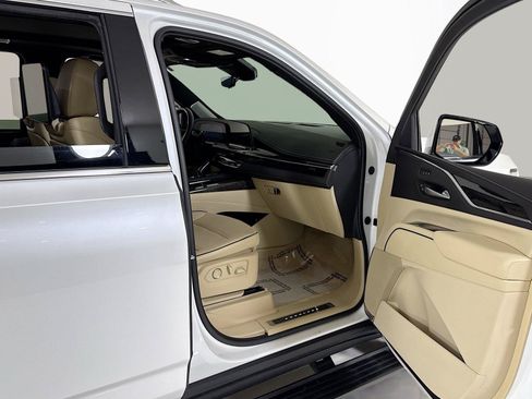 Used 2024 Cadillac Escalade ESV Premium Luxury w/ Performance Package AWD/4WD image 35