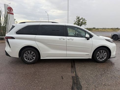 Used 2021 Toyota Sienna XLE w/ XLE Plus Package FWD image 6