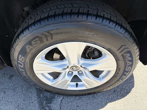 Used 2021 Toyota RAV4 XLE AWD/4WD image 20