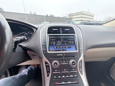 Used 2016 Lincoln MKX Select w/ Climate Package image 17