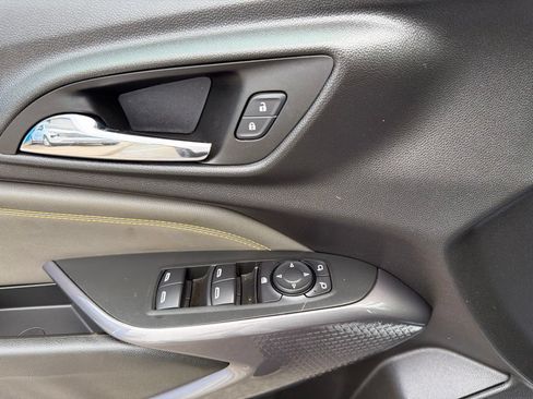 Used 2024 Chevrolet Trax ACTIV w/ Sunroof Package FWD image 30