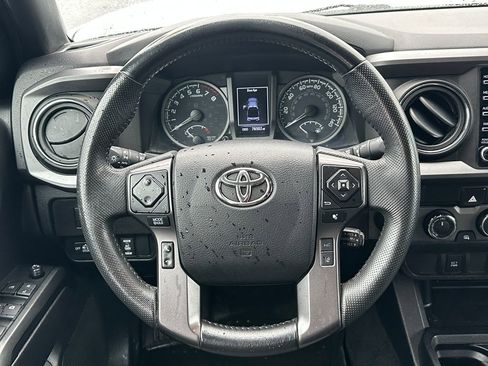 Used 2022 Toyota Tacoma TRD Off-Road image 18