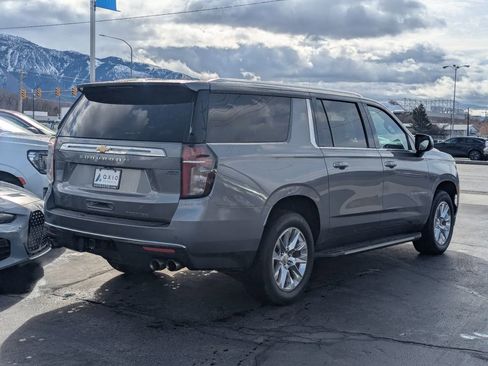 Used 2022 Chevrolet Suburban Premier AWD/4WD image 4