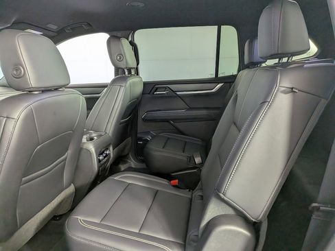 Certified 2025 GMC Acadia Elevation w/ Elevation Premium Package AWD/4WD image 31