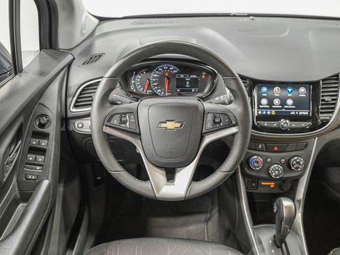 Used 2022 Chevrolet Trax LT w/ LT Convenience Package image 19