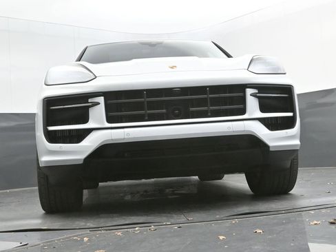 New 2025 Porsche Cayenne Coupe image 35
