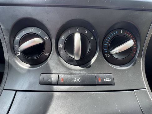 Used 2012 MAZDA MAZDA3 i Touring FWD image 23