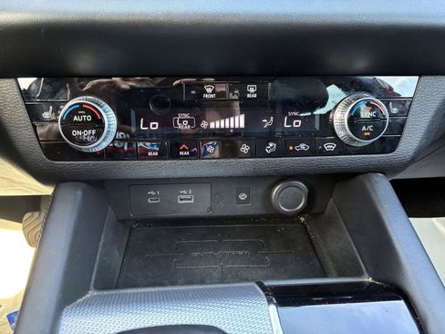 Used 2023 Mitsubishi Outlander SEL AWD/4WD image 27