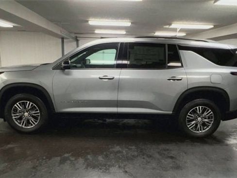 New 2025 Chevrolet Traverse LT w/ LPO, Floor Liner Package image 5