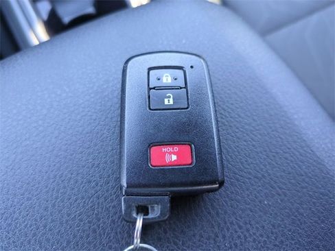 Used 2022 Toyota Tacoma TRD Off-Road w/ Technology Package image 33