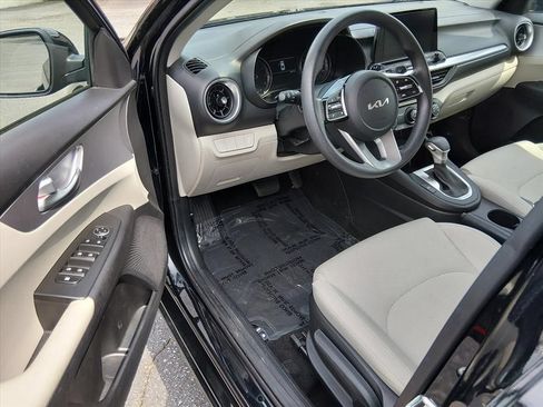 Certified 2023 Kia Forte LXS FWD image 9