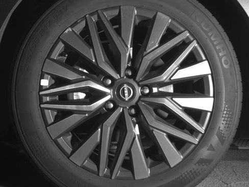 Used 2025 Nissan Altima 2.5 SV FWD image 12