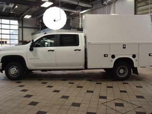 Used 2026 Chevrolet Silverado 3500 W/T w/ WT Convenience Package AWD/4WD image 3