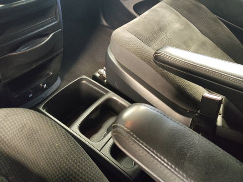 Used 2018 Dodge Grand Caravan SE FWD image 26