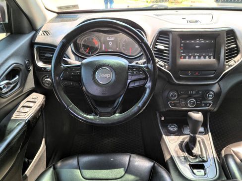 Used 2020 Jeep Cherokee Latitude Plus AWD/4WD image 9