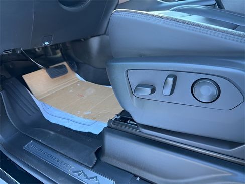 Used 2022 Chevrolet Tahoe High Country image 25