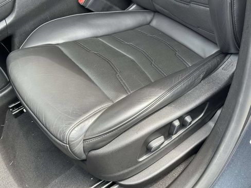 Used 2019 Cadillac XT5 Platinum AWD/4WD image 30