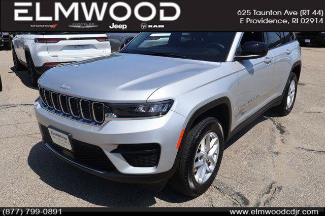 Certified 2025 Jeep Grand Cherokee Laredo X AWD/4WD image 1