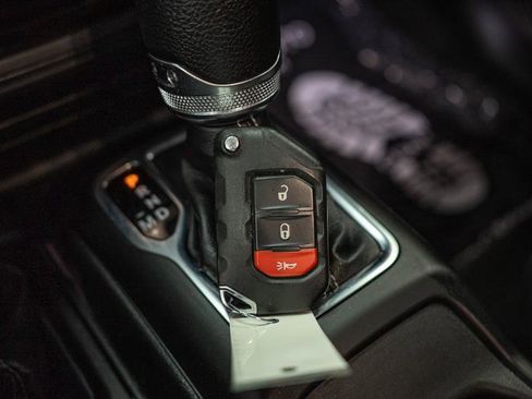 Used 2023 Jeep Gladiator Overland image 25