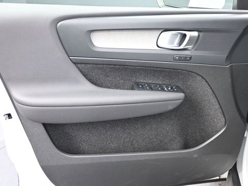 Used 2025 Volvo XC40 B5 Plus image 10